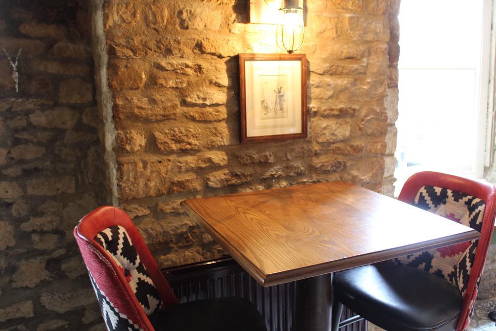 ホテル The Woodstock Arms エクステリア 写真