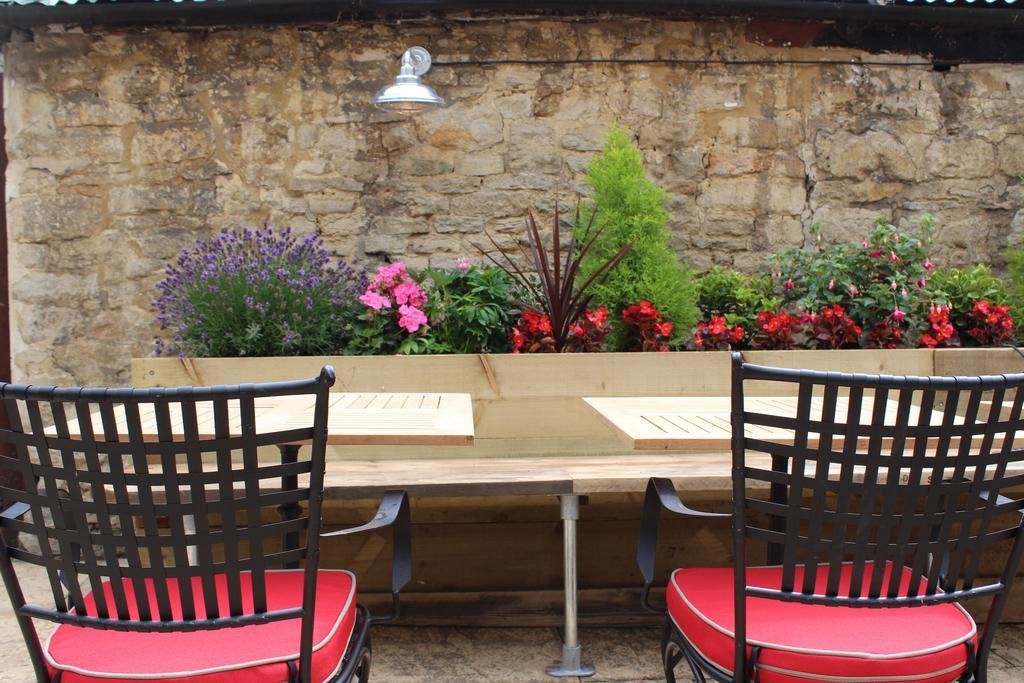 ホテル The Woodstock Arms エクステリア 写真